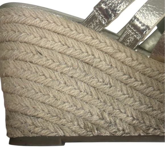 Marc Fisher Cazzie 2 Gold Faux Leather Criss Cross Strappy Wedge Sandals SZ 8.5 - Picture 11 of 15